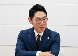 岩谷 俊一郎 氏